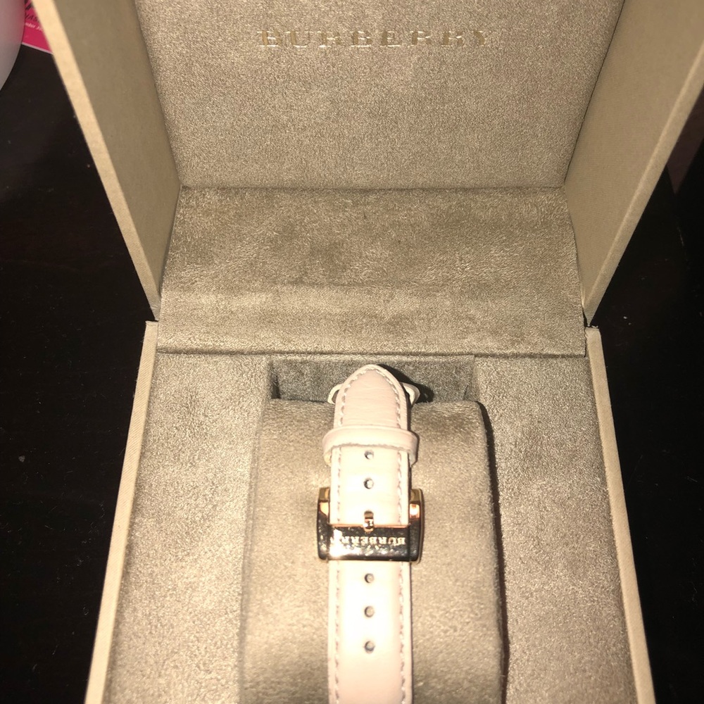 ** Burberry watch never worn** - Picture 3 of 3